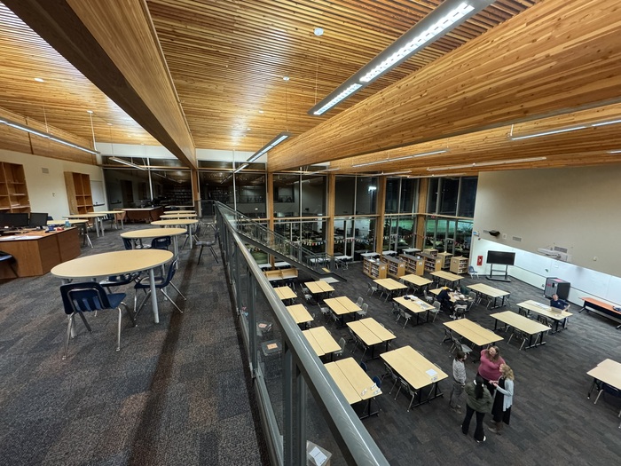 Школа Школа, Образование, Бесплатно, Коридор, Лестница, Парковка, Tesla, Длиннопост, Канада