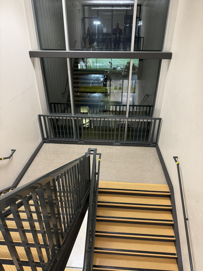 Школа Школа, Образование, Бесплатно, Коридор, Лестница, Парковка, Tesla, Длиннопост, Канада