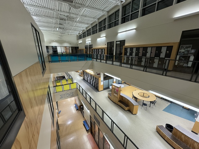 Школа Школа, Образование, Бесплатно, Коридор, Лестница, Парковка, Tesla, Длиннопост, Канада