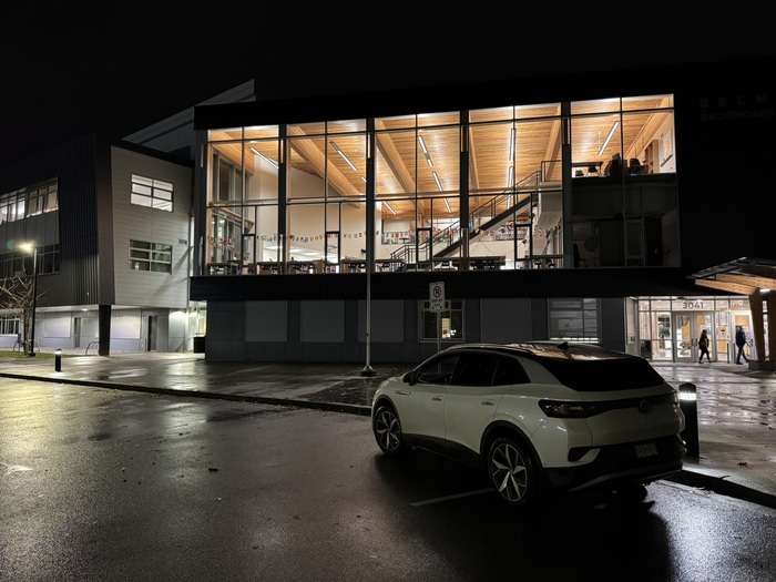 Школа Школа, Образование, Бесплатно, Коридор, Лестница, Парковка, Tesla, Длиннопост, Канада