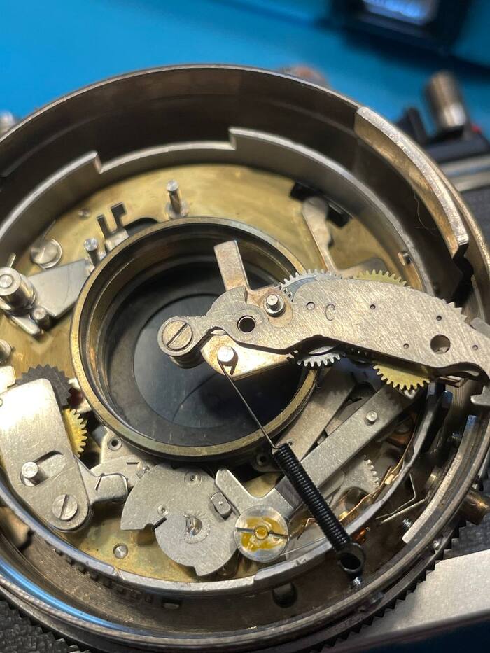 Вот механизм. Просто шестеренки образующие редуктор по сути