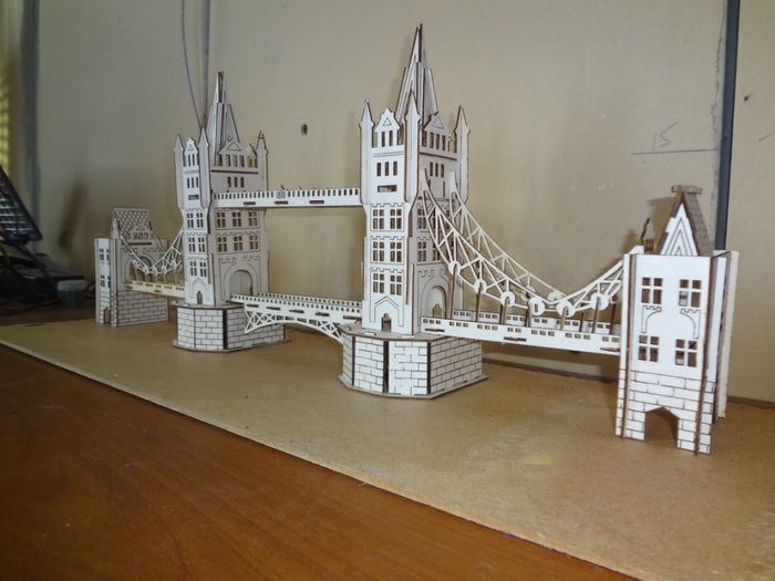 Тауэрский мост. Это уже наш размерчик 60-11-25см