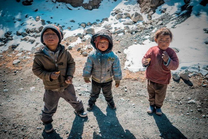 Trio from Nepal. Do you have cookies? What if we find them? - My, Nepal, Trio, Children, Travels, The photo