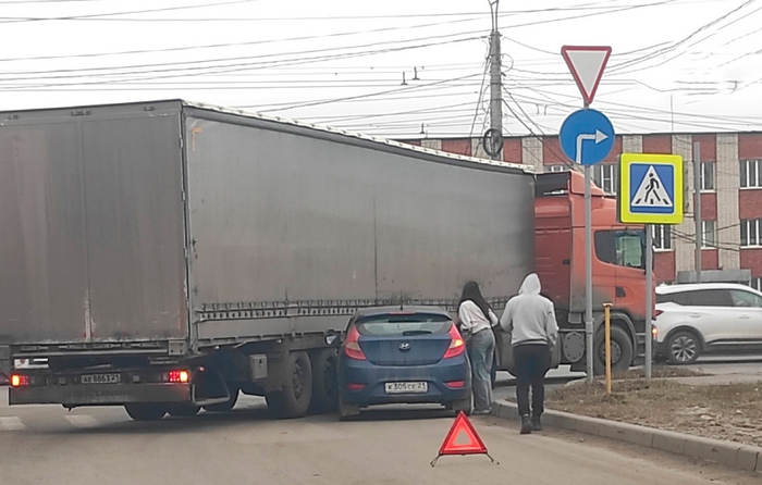 Кто виноват в ДТП, если легковой автомобиль подлез под грузовик