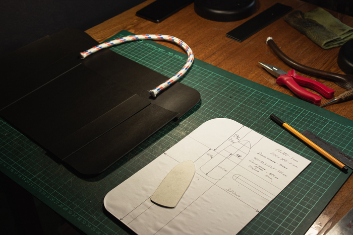 Иногда приходится делать дополнительные расчеты в процессе. Делаю их сразу на лекалах или в блокноте, с чертежами, чтобы потом не забыть.