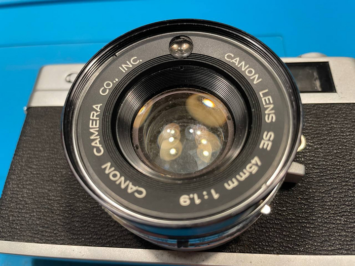 линза грязная, но легко отмылась внутри.