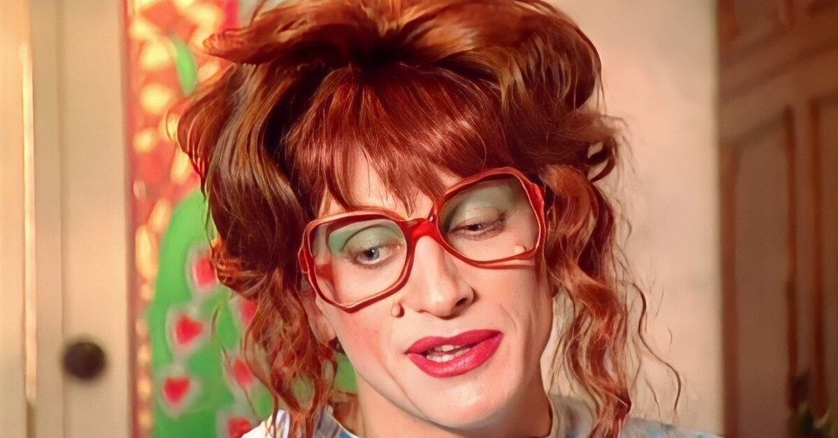 Парень в цилиндре на слово спб. Клип осторожно двери закрываются дети юбилейный концерт дробышева. Мукка исполнитель. Осторожный клип. Осторожный клип.