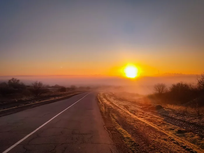 Road to the Sun - My, Road, Asphalt, Markup, The sun, Morning, Sunrise, Fog, Rostov region, Mobile photography