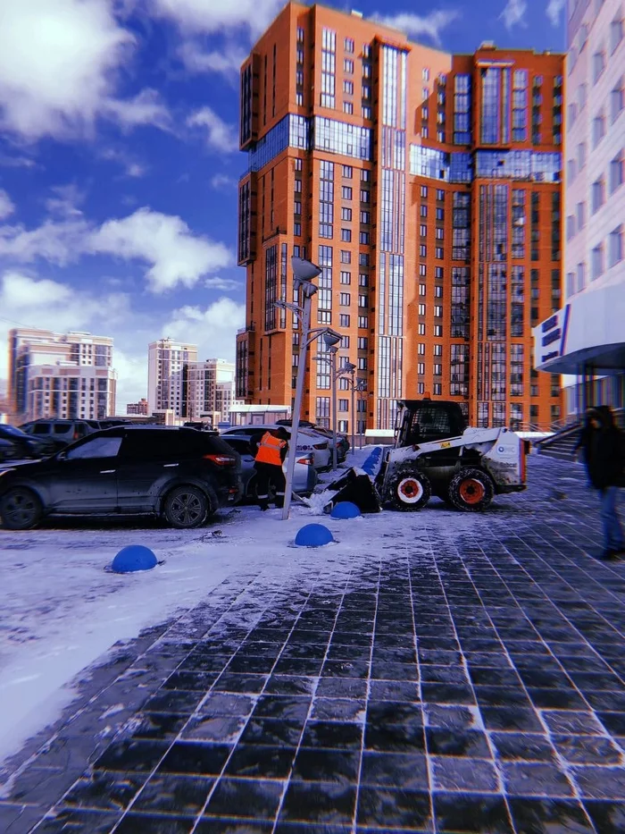 Krasin Street - Novosibirsk, Residential complex, Pythagoras, Business center, Novosibirsk region, Mobile photography, City walk, Winter, The photo