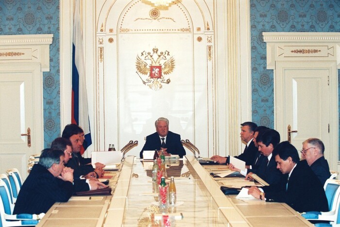 <!--noindex--><a href="https://pikabu.ru/story/devyanostyie_den_za_dnyom_29_noyabrya_1994_goda_12077246?u=https%3A%2F%2Fyeltsin.ru%2Farchive%2Fphoto%2F17323%2F&t=https%3A%2F%2Fyeltsin.ru%2Farchive%2Fphoto%2F17323%2F&h=b673955fb33e2541d25a326ee169708bf7d7d470" title="https://yeltsin.ru/archive/photo/17323/" target="_blank" rel="nofollow noopener">https://yeltsin.ru/archive/photo/17323/</a><!--/noindex-->