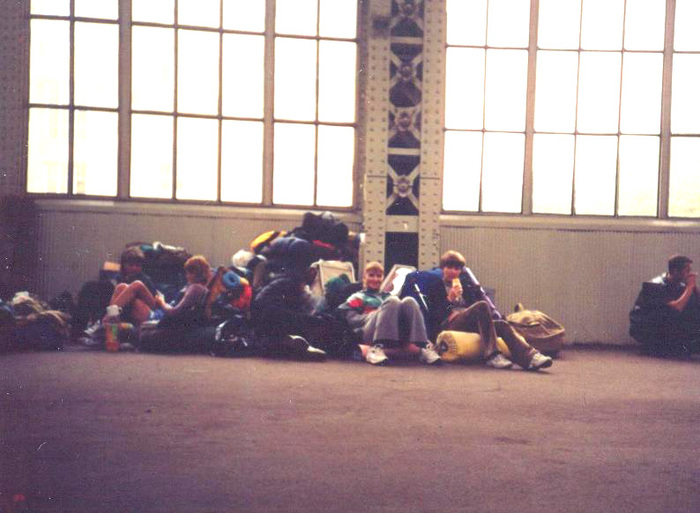 В ожидании поезда домой