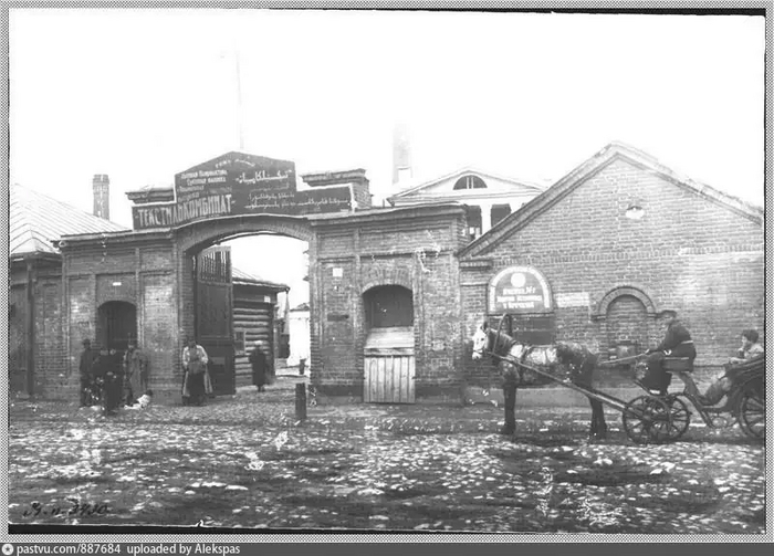 Ворота Алафузовской фабрики - место рабочих митингов 1905-1906 гг.