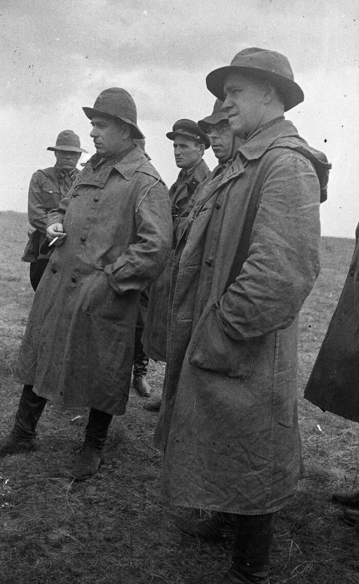 Командарм 2-го ранга Г.М. Штерн и комкор Г.К. Жуков на рекогносцировке. Монголия, 1939