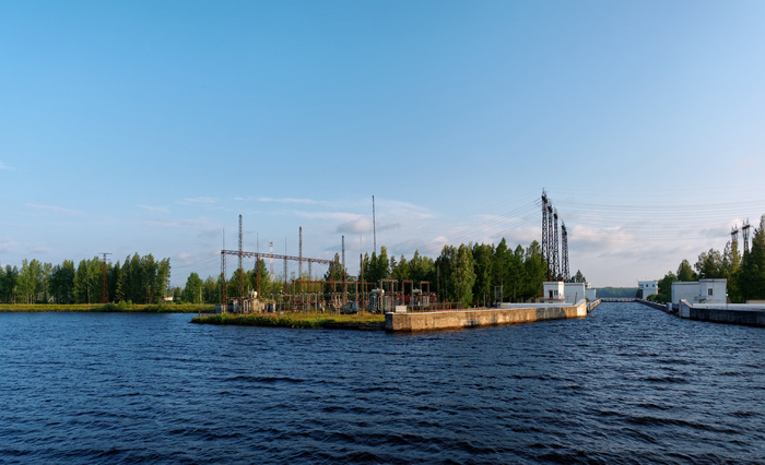 Шлюз Нижне-Свирской ГЭС (<a href="https://pikabu.ru/story/reka_svir_12087085?u=https%3A%2F%2Fcommons.wikimedia.org%2Fwiki%2FFile%3ASvir_River._Lower_Svir_Hydroelectric_Station%2C_lock_P7211064_2200.jpg&t=%D0%BF%D0%BE%D0%BB%D0%BD%D0%BE%D1%80%D0%B0%D0%B7%D0%BC%D0%B5%D1%80&h=f2296eb5acbecaa488b07208b9d68e7818cc574a" title="https://commons.wikimedia.org/wiki/File:Svir_River._Lower_Svir_Hydroelectric_Station,_lock_P7211064_..." target="_blank" rel="nofollow noopener">полноразмер</a>)