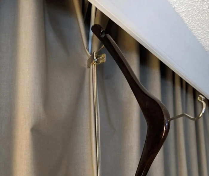 If you want to get a good night's sleep in a hotel - Curtains, Hotel, Hanger, Clamps, Life hack