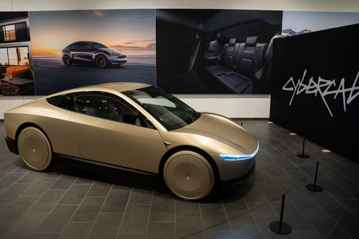 Tesla          .           CYBERCAB.