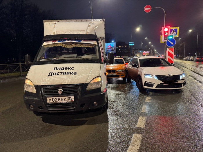 Яндекс доставка без страховки устроила ДТП