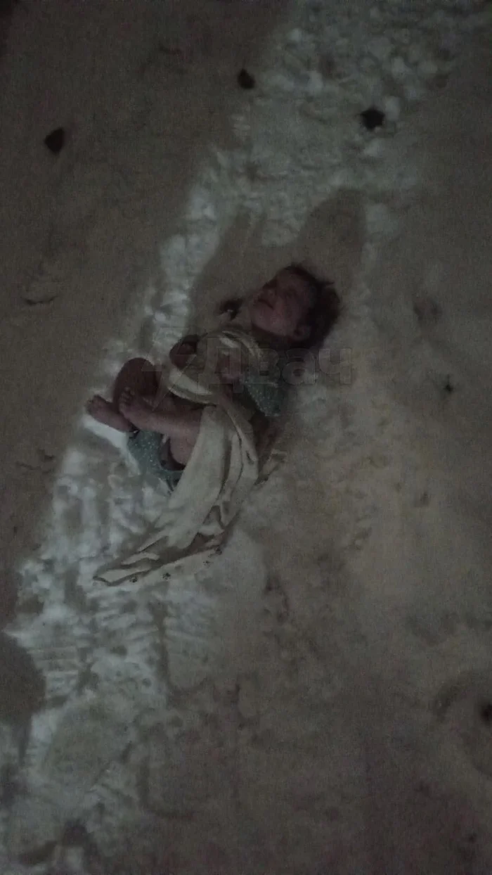 Mother leaves six-month-old baby in snow - Negative, Изнасилование, Tragedy, Beating, Violence, Children, Parents and children, Death, Murder, Bullying, Teenagers, Punishment, Video, Vertical video, Longpost