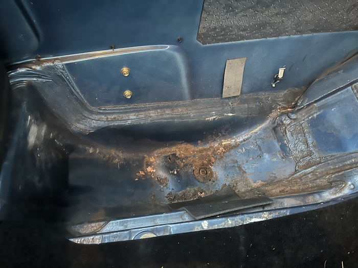 Ржавчина отсутствует (это грязь, не домыл еще)