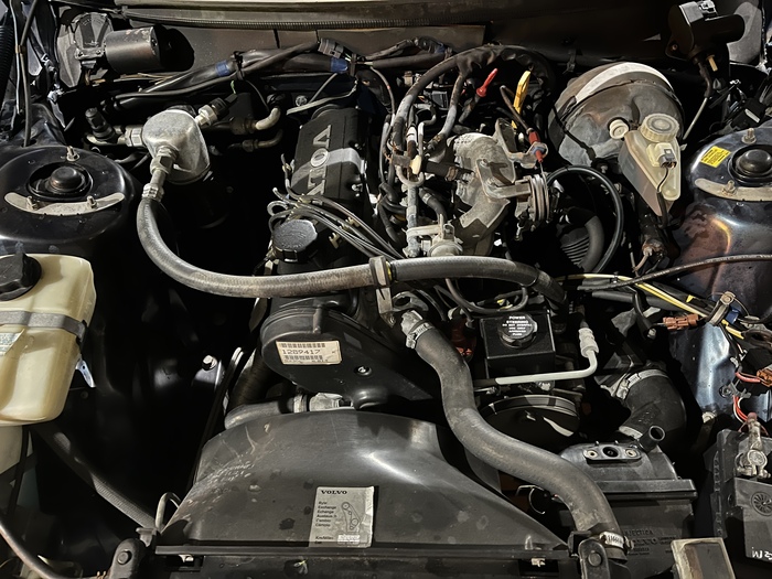 Под капотом все чисто, без потеков