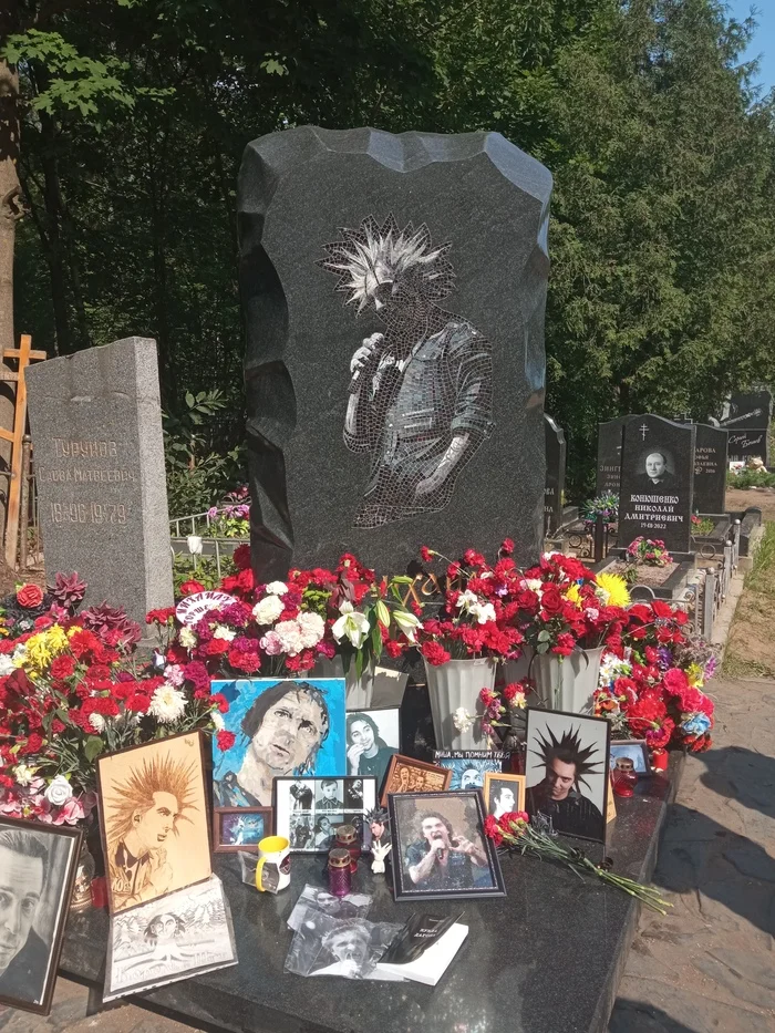 Reply to the post Visited the grave of Yuri Klinskikh - My, Gaza Strip (group), Grave, Yuri Khoy, Viktor Tsoi, King and the Clown, Mikhail Gorshenev, Paratroopers, Striped vest, KINO Group, Reply to post, Longpost