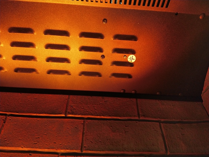 Почему не использовать винты с потайной головкой?