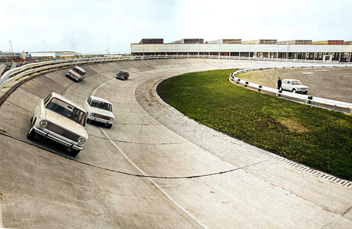 Интересные и местами забавные снимки на автомобильную тематику. 20 раскрашенных фотографий из ХХ века, часть III Старое фото, Фотография, Историческое фото, Ретроавтомобиль, История автомобилей, Авто, 20 век, Колоризация, Автомобильная классика, Длиннопост