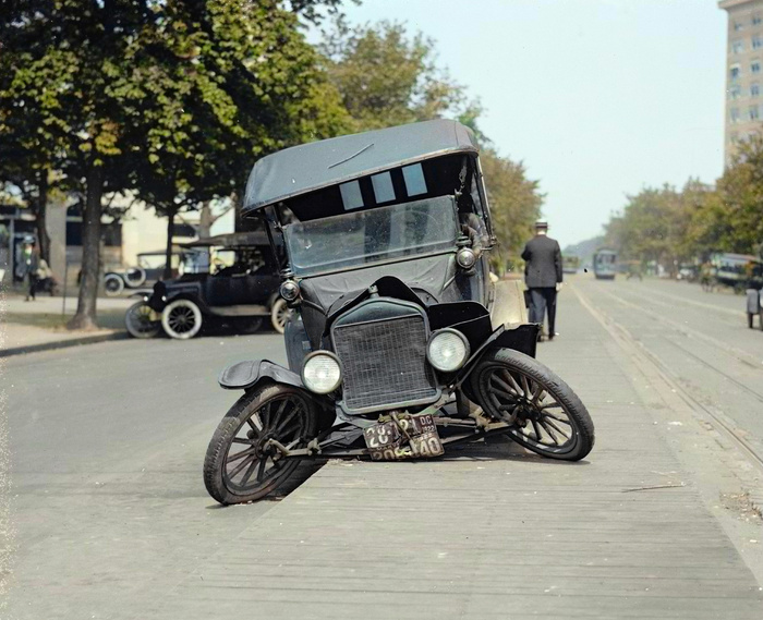 Интересные и местами забавные снимки на автомобильную тематику. 20 раскрашенных фотографий из ХХ века, часть III Старое фото, Фотография, Историческое фото, Ретроавтомобиль, История автомобилей, Авто, 20 век, Колоризация, Автомобильная классика, Длиннопост
