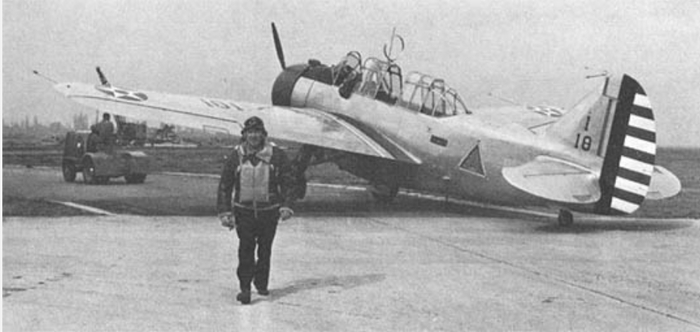 16 ноября 1940 г. Летчик-испытатель Уильям МакЭвой возвращается из раннего полета первого испытательного самолета в Эймсе