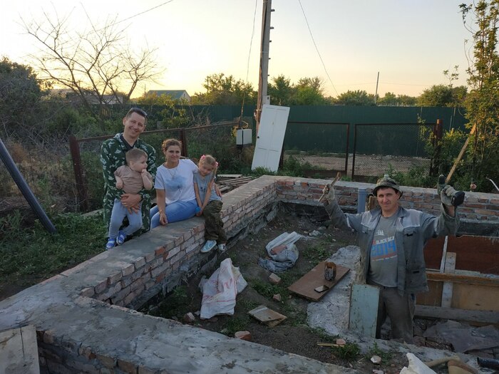 В процессе демонтажа опалубки погреба, размер примерно 4м2, заходить туда будем через напольный люк в доме