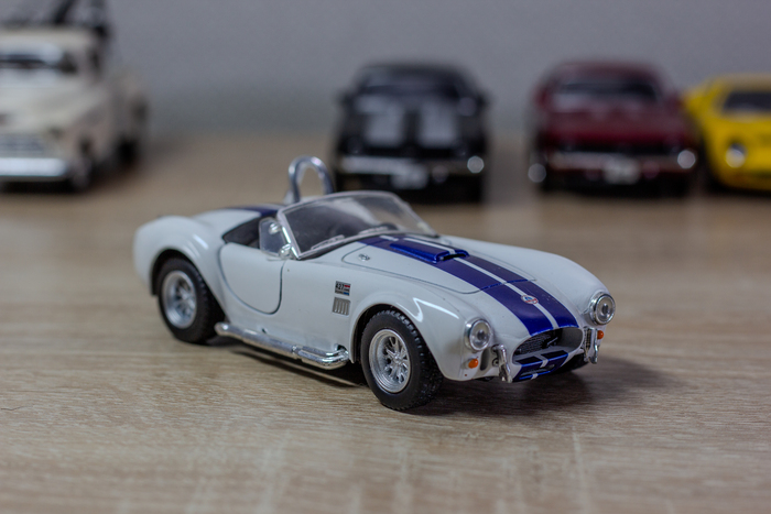 Shelby Cobra 427 S/C 1965 1/32 (Kinsmart)