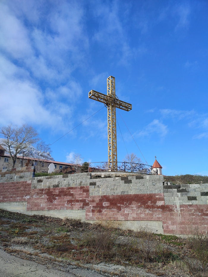 Большой крест по пути