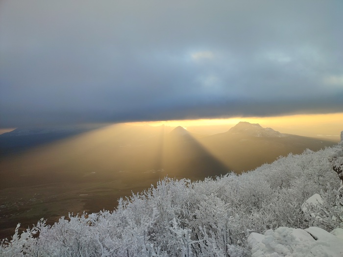 Пью липовый чай и смотрю закат
