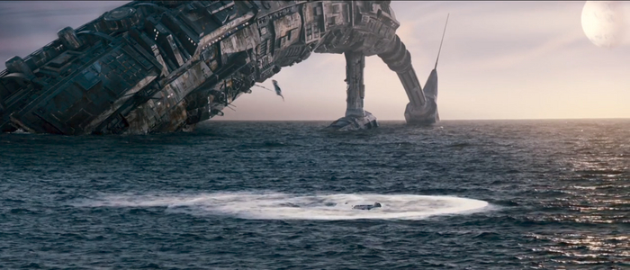 Здесь плохо видно, но это капсула и у неё выбило дверь наружу.