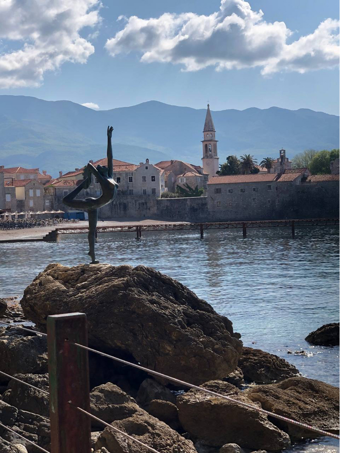 Статуя Балерины