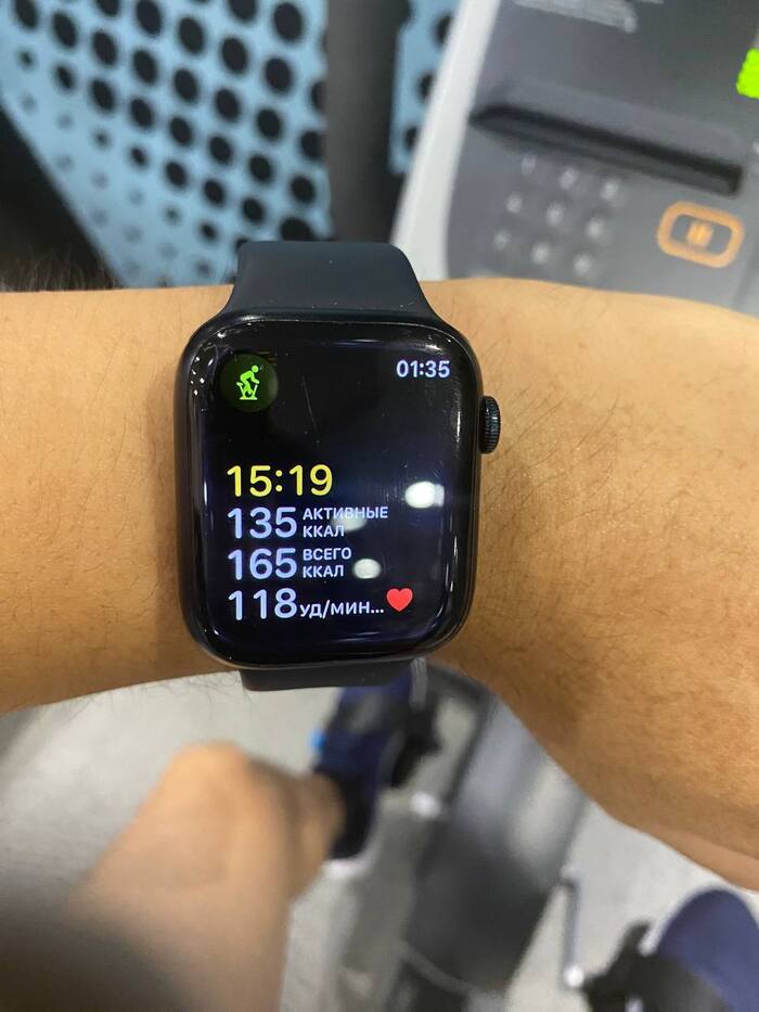 15 минут на велотренажере равняется 135 сожженным калориям. Теперь живите с этой информацией.