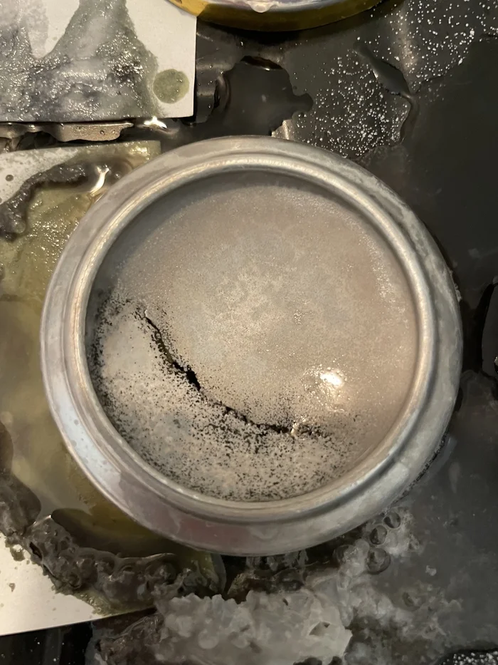 Reaction of aluminum to alkali and acid - My, Chemistry, Chemistry simple, Experiment, Chemical experiments, Acid, Alkali, Corrosion, Video, Soundless, Vertical video, Mat, Longpost