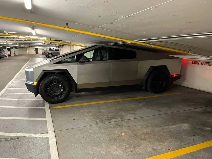 A kid from the US has found the perfect parking spot for his Cybertruck - it looks like the place was made especially for it - Humor, The photo, Tesla, Tesla cybertruck, Parking, Ideally