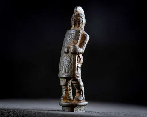 Unique gladiator-shaped knife handle discovered in Britain - Antiquity, Archeology, Ancient Rome, History (science), Ancient artifacts, Rome, The Roman Empire, Gladiator, Longpost