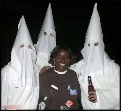 Something is wrong here - Memes, Funny, Humor, The photo, Not that, What's happening?, Ku Klux Klan, Fun for fun, Images, Staging, Family photo, Black people