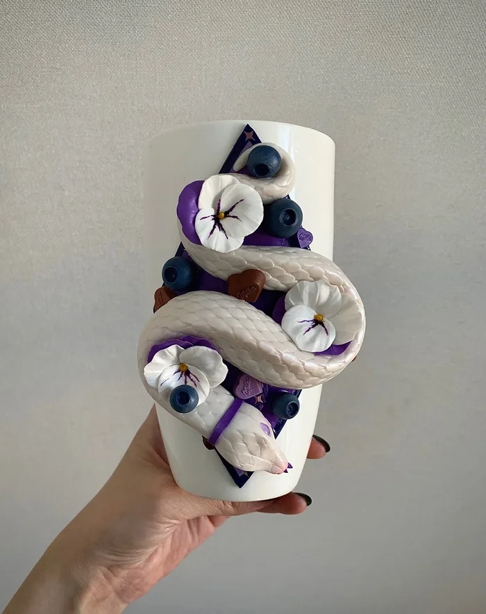 Mother of pearl snake with blueberries, chocolate and violets - My, Picture with text, Polymer clay, Snake, Chocolate, Кружки, Decor, Лепка, Souvenirs, Longpost