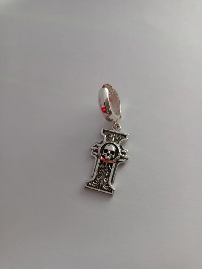 Earring with Insignia in Warhammer 40 style - My, Silver, Warhammer 40k, insignia, Earrings, Video, Vertical video, Longpost