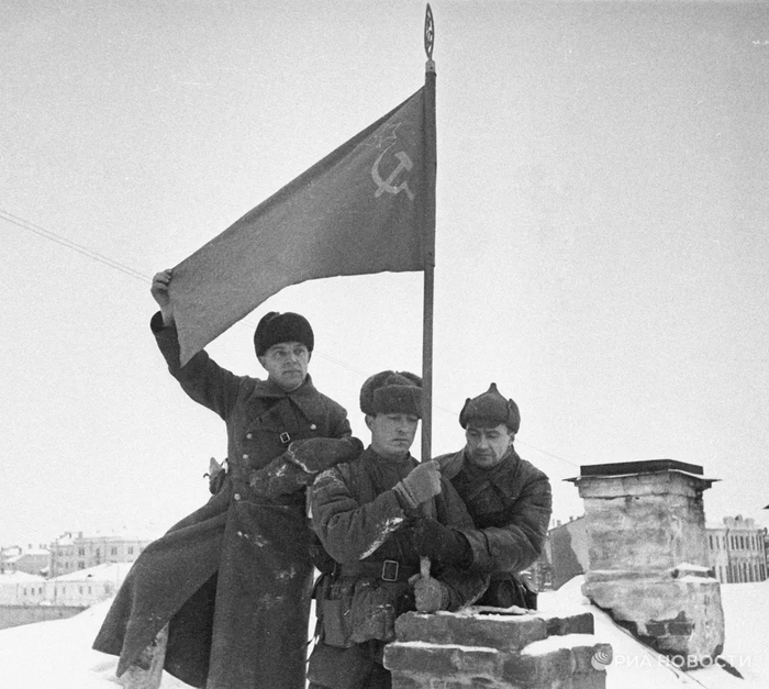Красное знамя в городе Калинин, декабрь 1941
