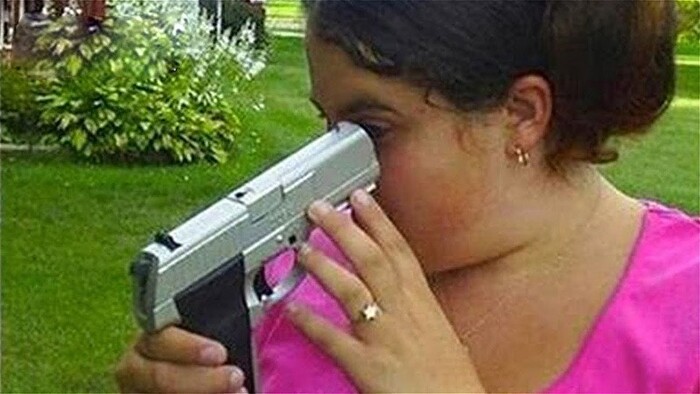 И баб туда же