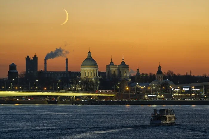 Such a different Moon... December - My, The photo, Saint Petersburg, moon, Sunset, Alexander Nevsky Lavra