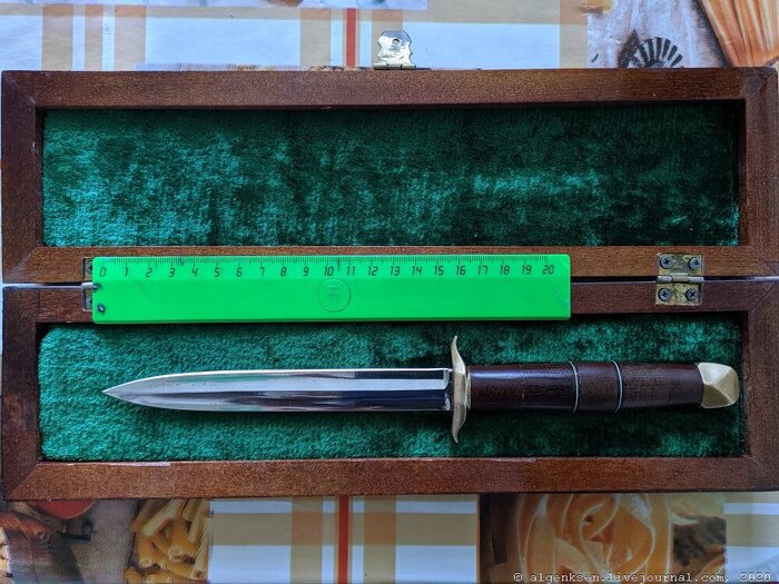 Длина клинка 15 см. Ширина клинка 2 см. Толщина обуха 3 мм. Материал клинка - полотно пилы.