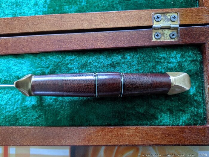 Ручка наборная, из текстолита.