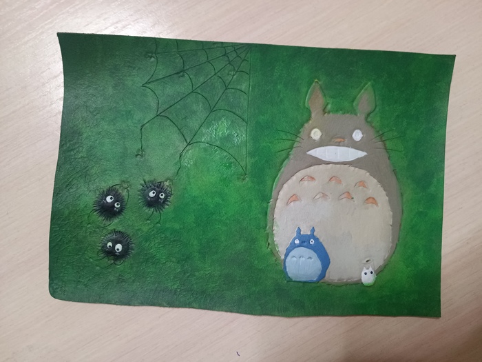 Думала, как бы это сделать, чтобы получился эффект леса, объемность - нашла решение в методе работы сухой кистью (паутинка еще подсыхает, поэтому там ляп)