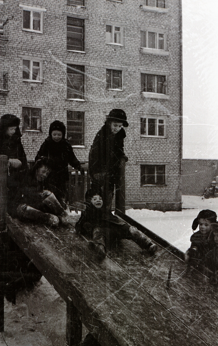 Фото, конечно, не в Новый год делалось - на праздник на горке не протолкнутся было.