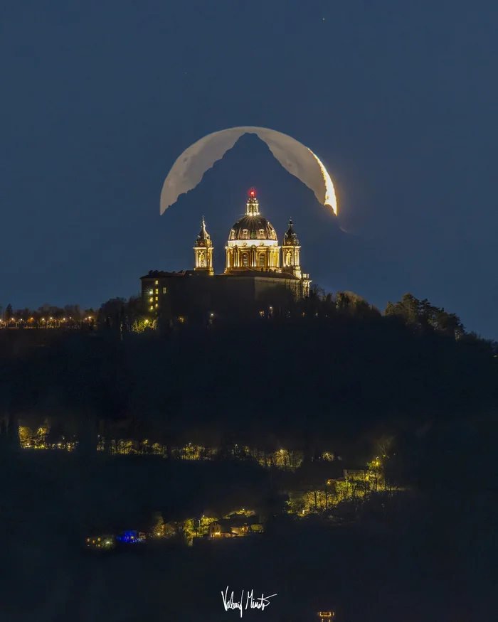 Reply to Italian Photographer Waited 6 Years to Get Perfectly Aligned Photos of Moon, Mountain, and Basilica - The photo, Italy, moon, The mountains, Church, Lucky moment, Video, Youtube, Reply to post, Longpost